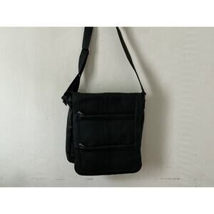 Le Donne Leather Simple Flap Over Crossbody Bag Black